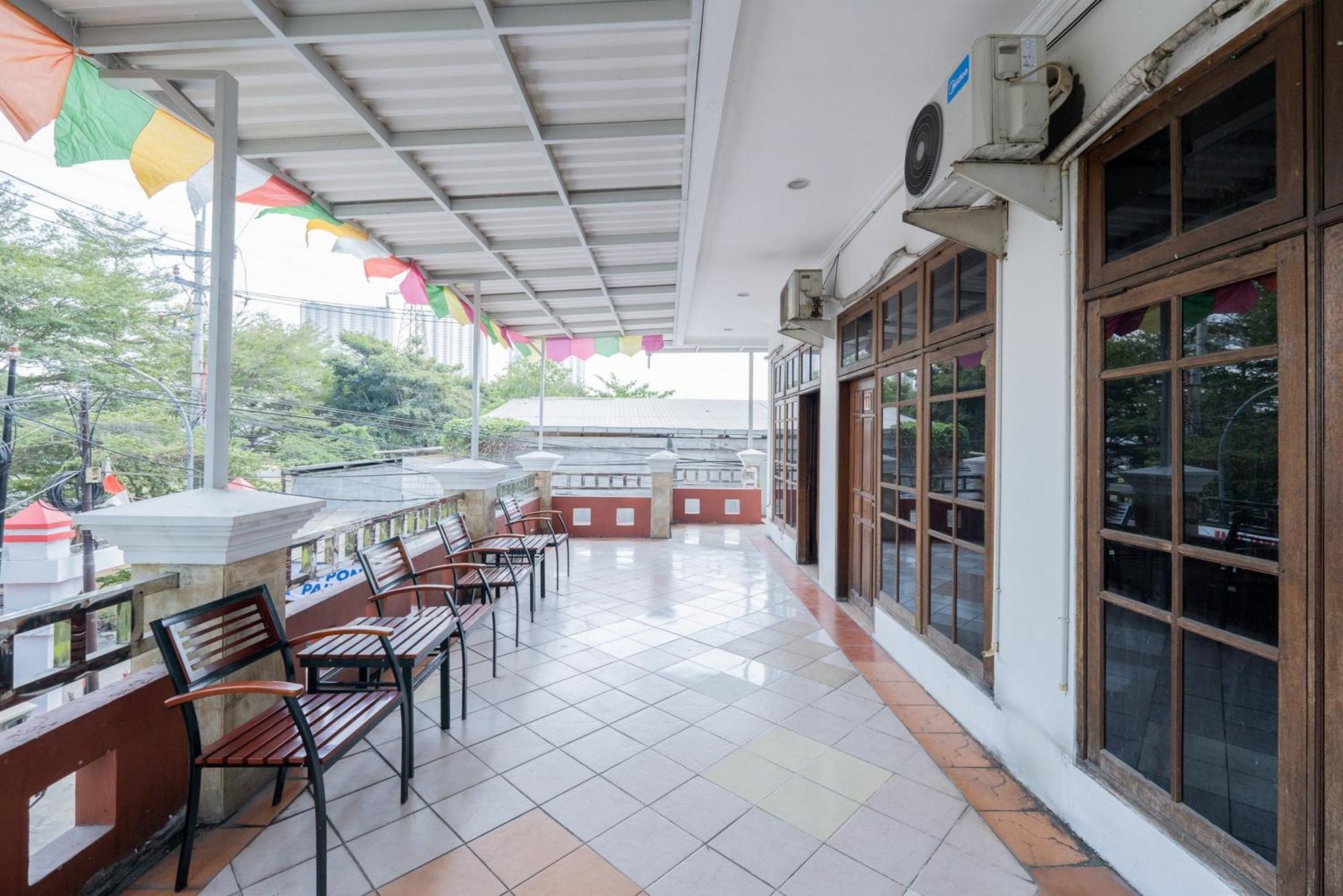 Reddoorz Plus @ Gunungsari Surabaya Kedurus Exterior photo