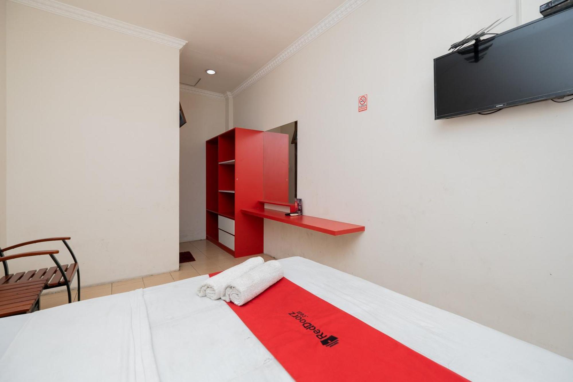Reddoorz Plus @ Gunungsari Surabaya Kedurus Exterior photo