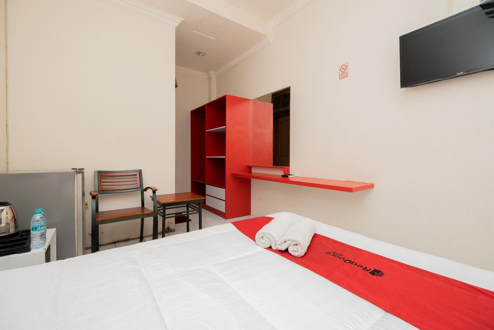Reddoorz Plus @ Gunungsari Surabaya Kedurus Exterior photo