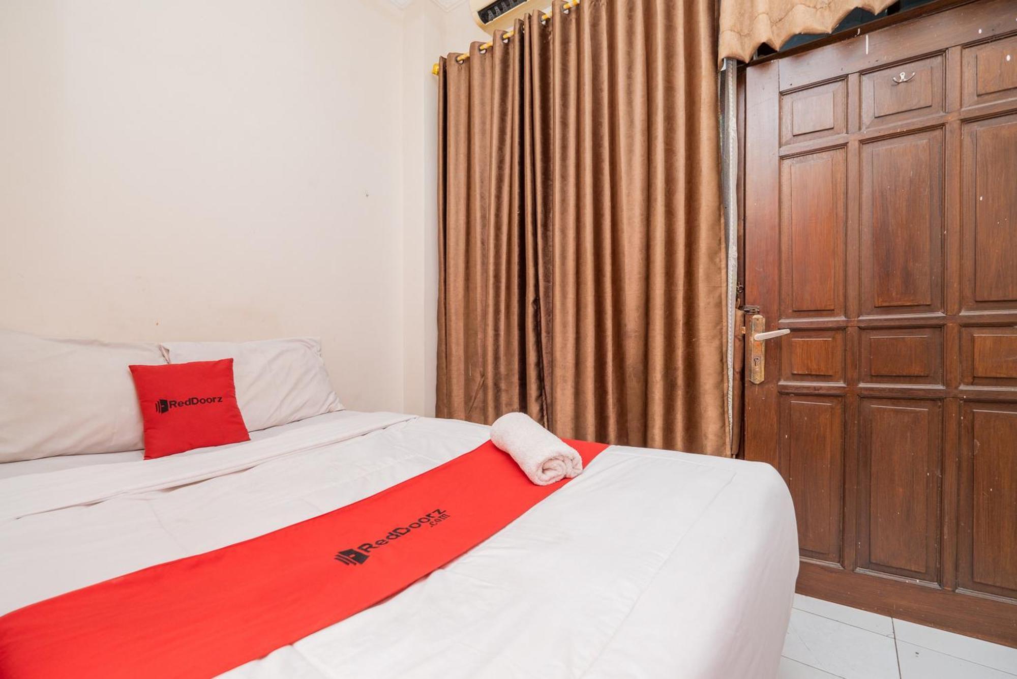 Reddoorz Plus @ Gunungsari Surabaya Kedurus Exterior photo
